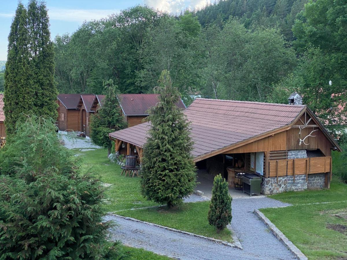 Gyopar Wooden Houses Izvoare  Exterior photo