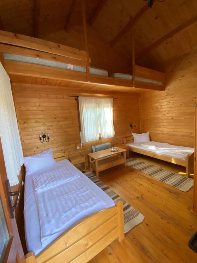 Gyopar Wooden Houses Izvoare  Exterior photo